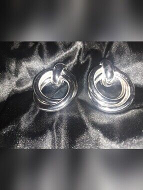 Classic Silver-Tone Interlocking Circle Clip-On Earrings